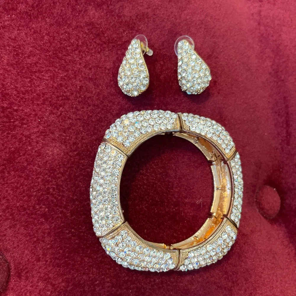 ☀️SALE☀️VGC Vintage Bracelet & Earrings Set Rhinestones Gold Tone. Glamorous ✨ - Picture 3 of 11